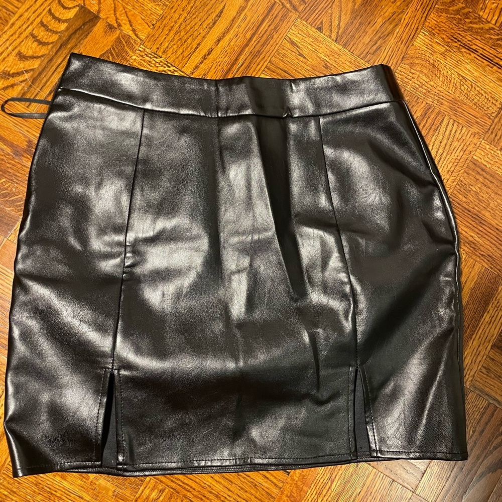 SHEIN Black Faux Leather Mini Skirt